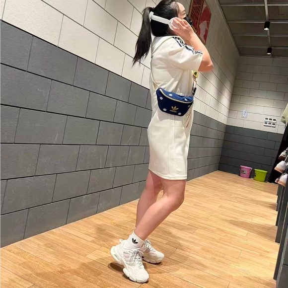 Adidas Trefoil Waist Bag Fanny Pack Adjustable Strap Gold Logo Navy Belt Bag - Picture 5 of 13